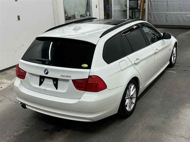 BMW 3 SERIES 2011