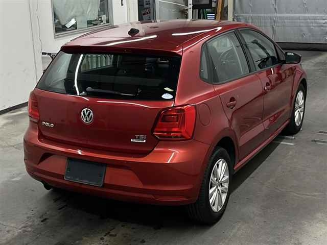 VOLKSWAGEN POLO 2016