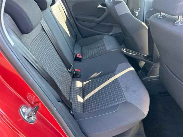 VOLKSWAGEN POLO 2016