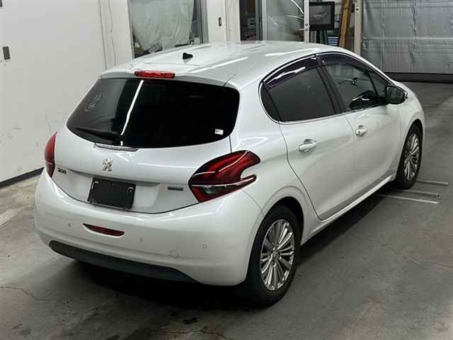 PEUGEOT 208 2018