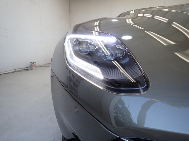 ASTON MARTIN DB11 2021