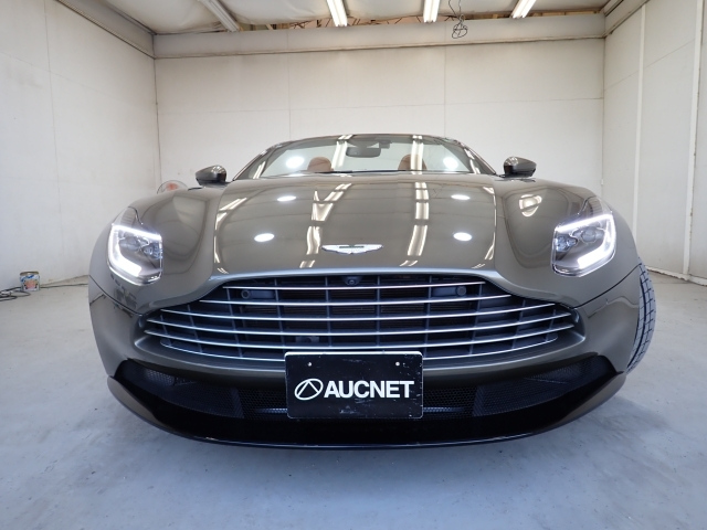 ASTON MARTIN DB11 2021