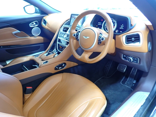 ASTON MARTIN DB11 2021