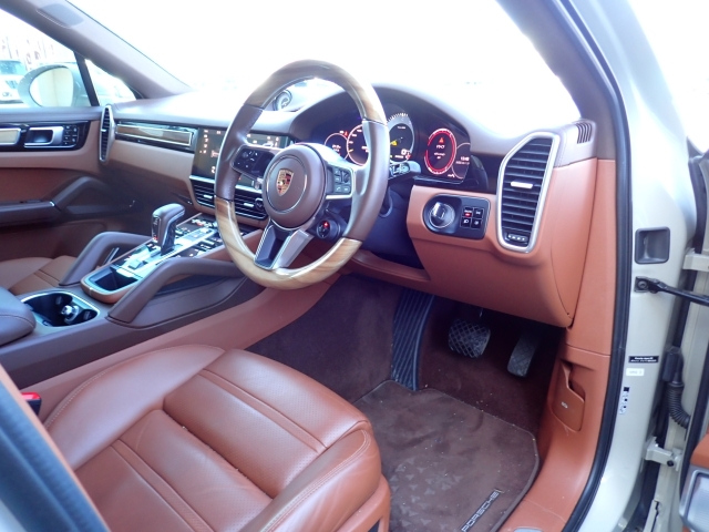 PORSCHE CAYENNE 2020