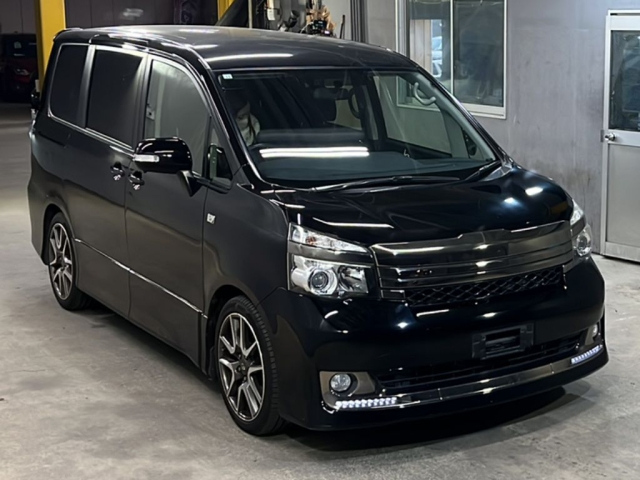 TOYOTA VOXY 2012