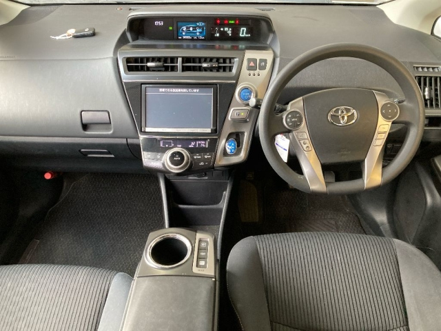 TOYOTA PRIUS ALPHA 2015
