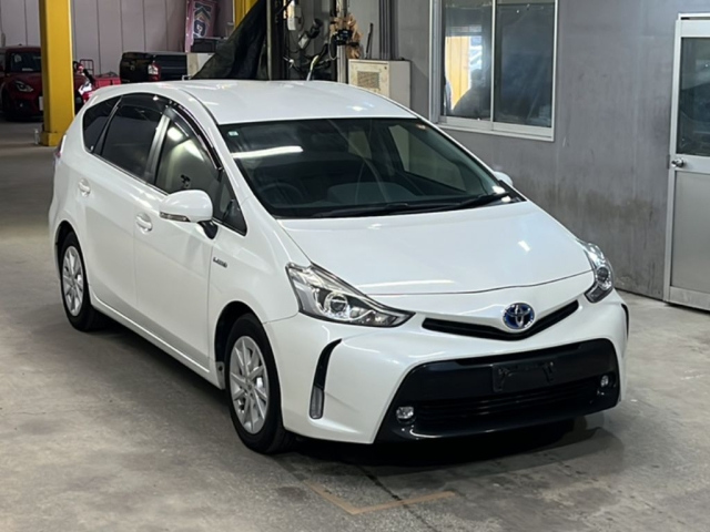 TOYOTA PRIUS ALPHA 2015