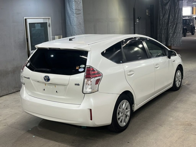 TOYOTA PRIUS ALPHA 2015