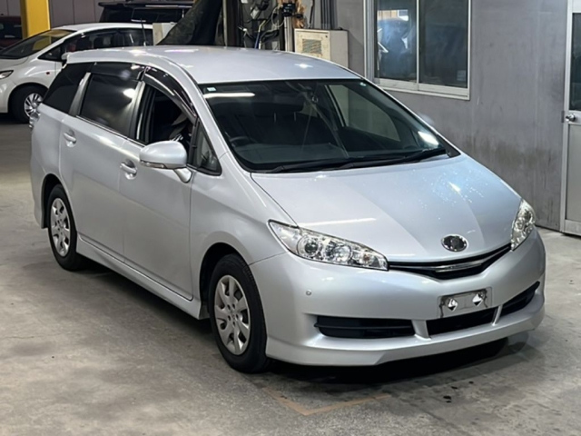 TOYOTA WISH 2014