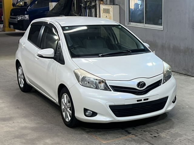 TOYOTA VITZ 2011
