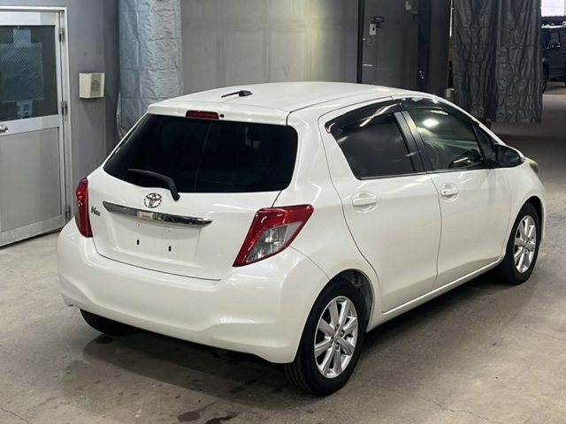 TOYOTA VITZ 2011