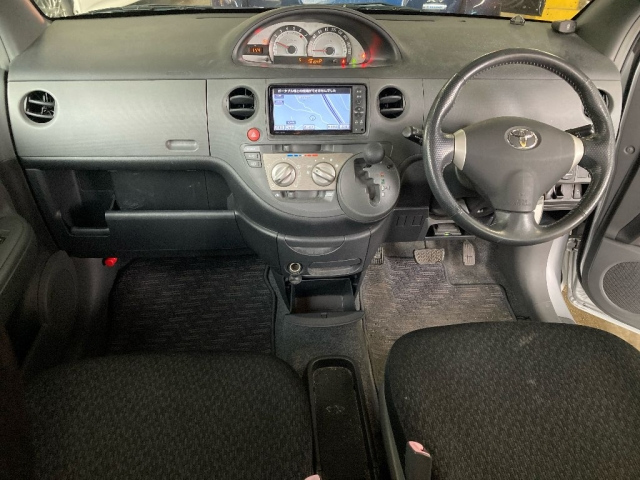 TOYOTA SIENTA 2011