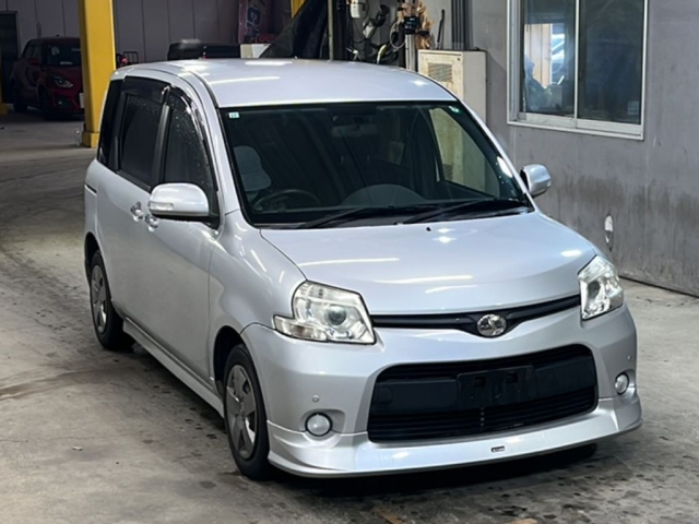 TOYOTA SIENTA 2011