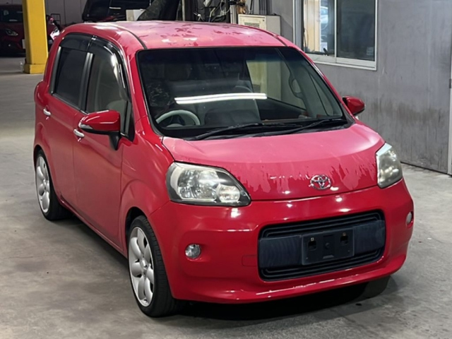 TOYOTA PORTE 2012