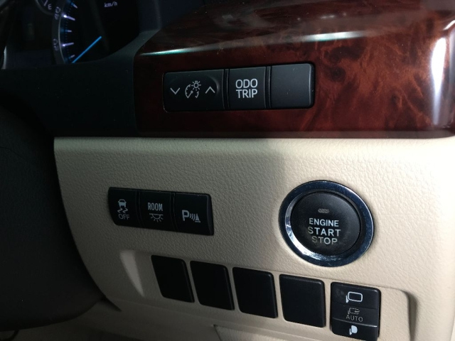 TOYOTA VELLFIRE 2008