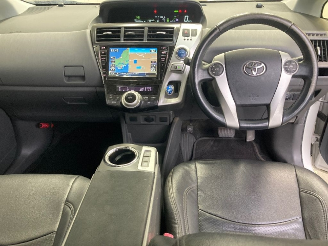 TOYOTA PRIUS ALPHA 2012