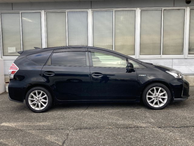 TOYOTA PRIUS ALPHA 2016