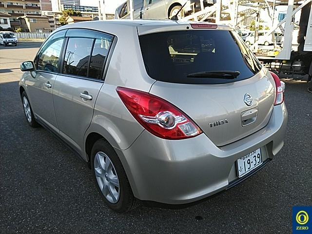 NISSAN TIIDA 2011