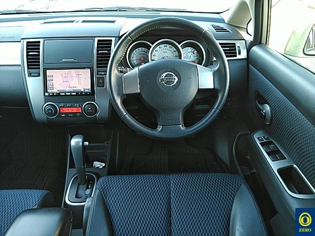 NISSAN TIIDA 2011
