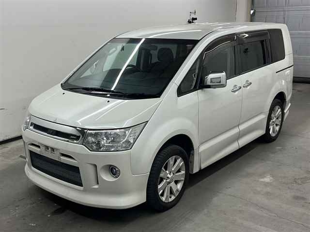 MITSUBISHI DELICA D5 2012