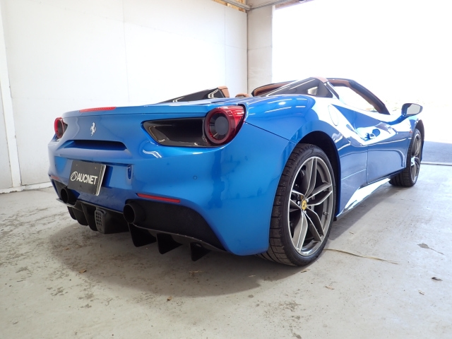 FERRARI 488 2016