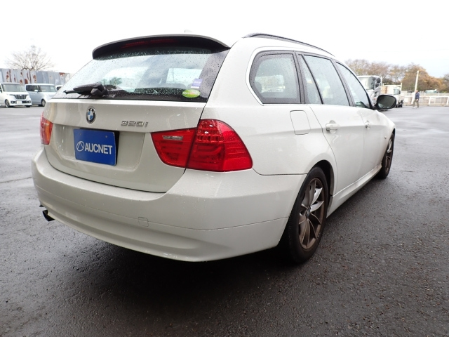 BMW 3 SERIES 2012