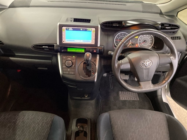 TOYOTA WISH 2012