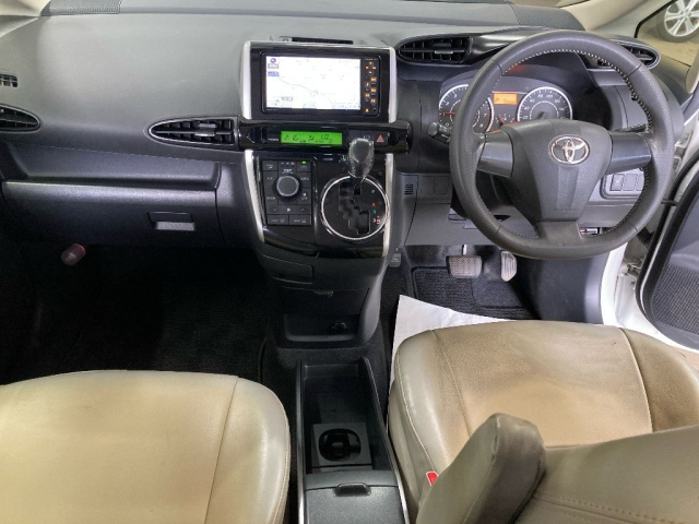 TOYOTA WISH 2011
