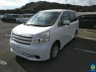TOYOTA NOAH 2010