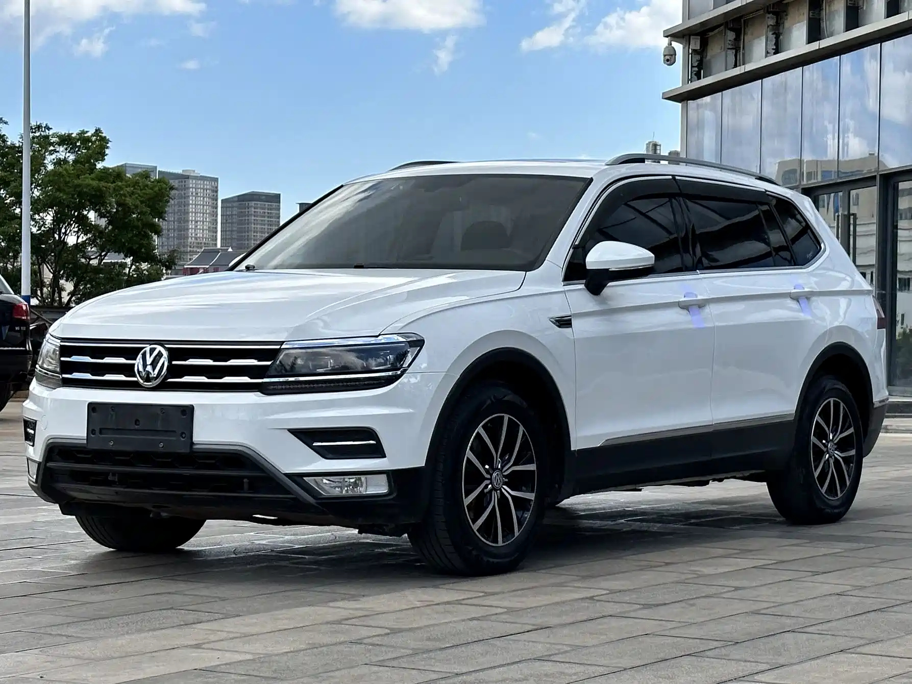 VOLKSWAGEN TIGUAN L 2017