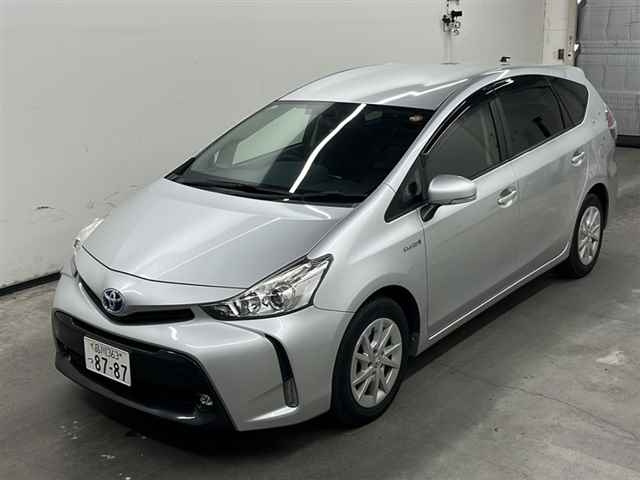 TOYOTA PRIUS ALPHA 2015