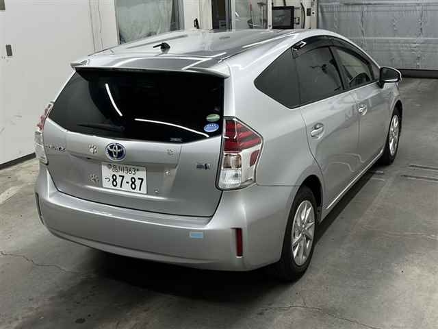 TOYOTA PRIUS ALPHA 2015