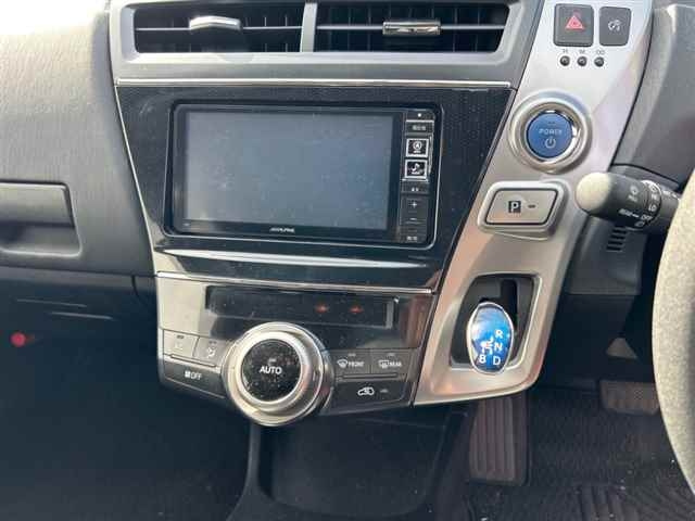 TOYOTA PRIUS ALPHA 2015