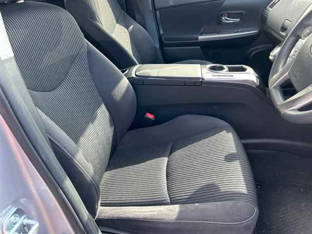 TOYOTA PRIUS ALPHA 2015