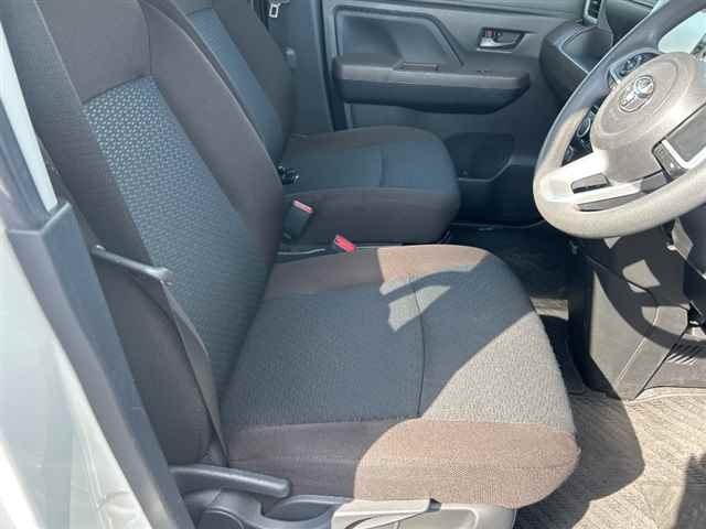 TOYOTA ROOMY 2022
