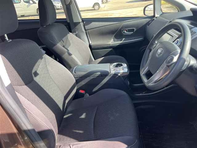 TOYOTA PRIUS ALPHA 2016