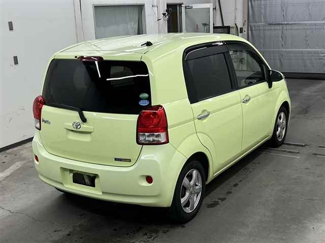 TOYOTA PORTE 2012