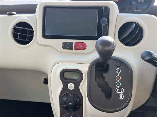 TOYOTA PORTE 2012