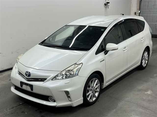 TOYOTA PRIUS ALPHA 2014