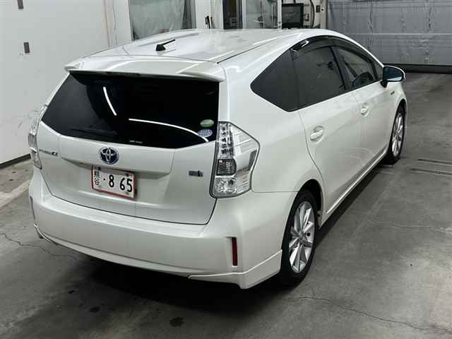 TOYOTA PRIUS ALPHA 2014