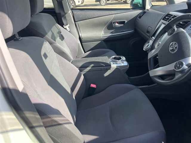 TOYOTA PRIUS ALPHA 2014