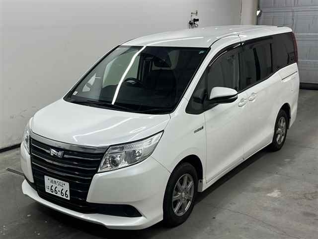 TOYOTA NOAH 2017