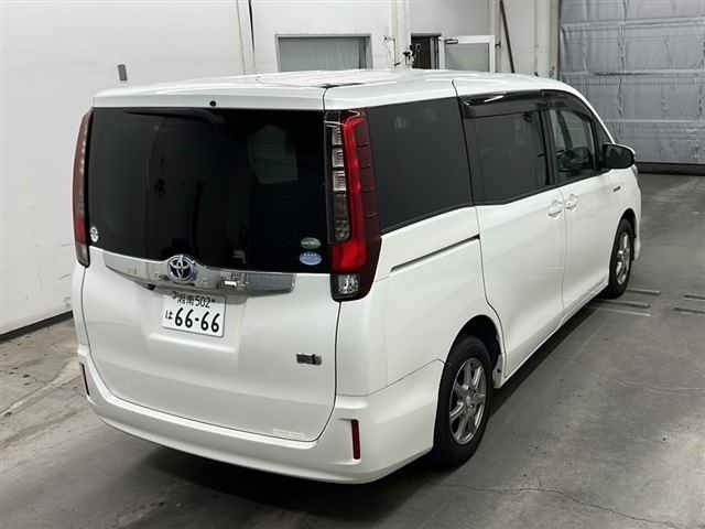 TOYOTA NOAH 2017