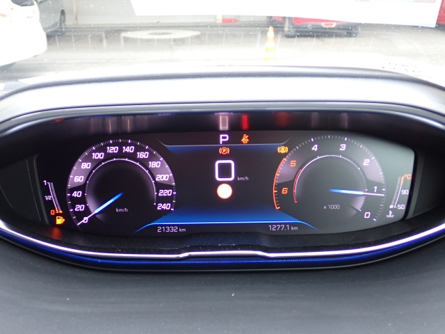 PEUGEOT 5008 2021
