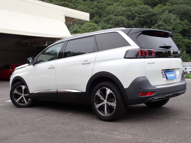 PEUGEOT 5008 2021