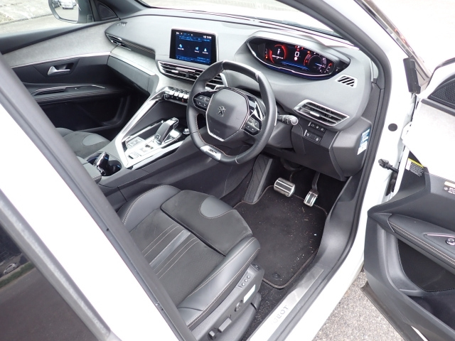 PEUGEOT 5008 2021