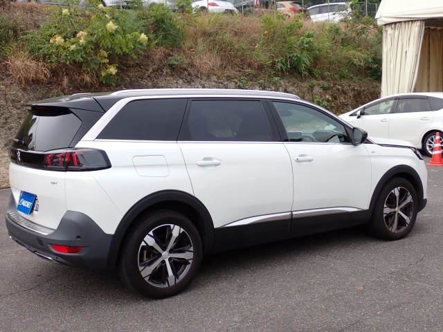 PEUGEOT 5008 2021