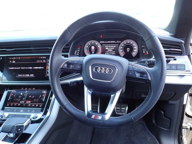 AUDI Q8 2022