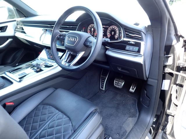 AUDI Q8 2022