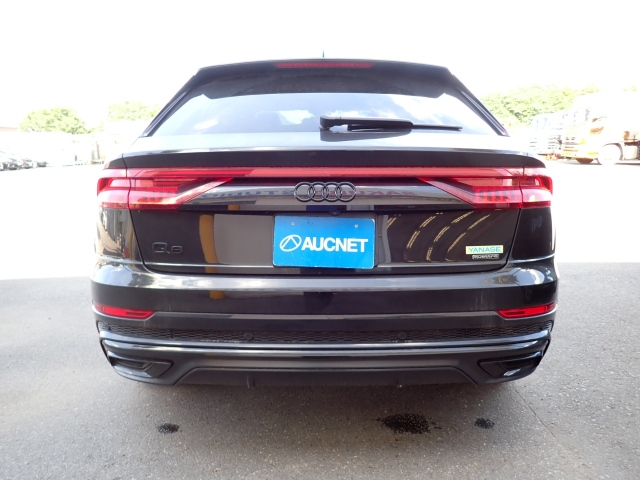 AUDI Q8 2022